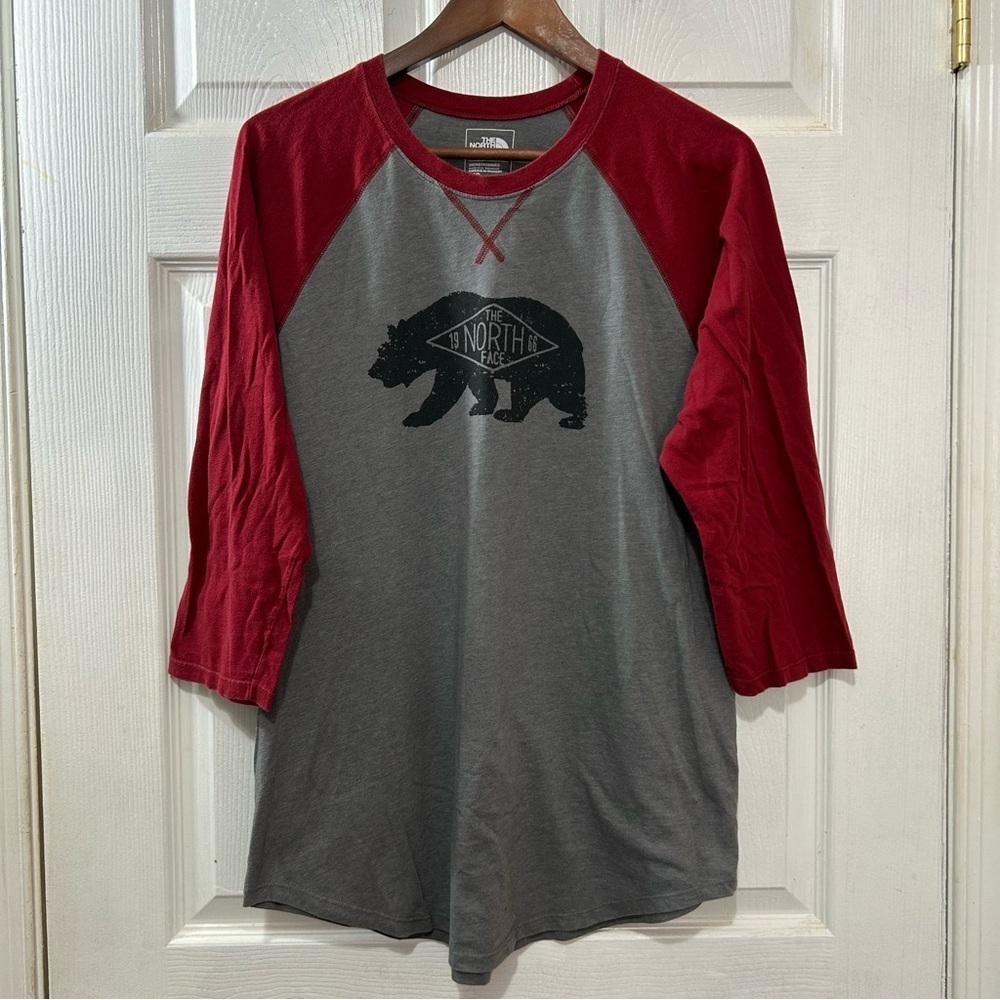The North Face Men's Classic Fit Outdoor Bear Shirt 3/4 Sleeve Gray Red Large
